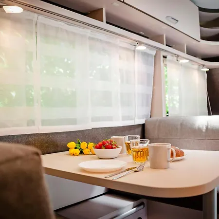 Kemping Bauer Caravan In Fkk Solaris