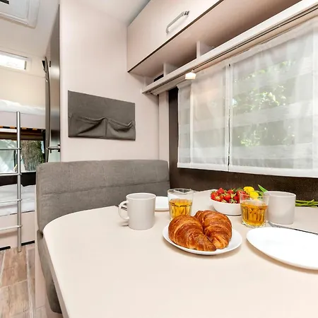 Bauer Caravan In Fkk Solaris Kamp *