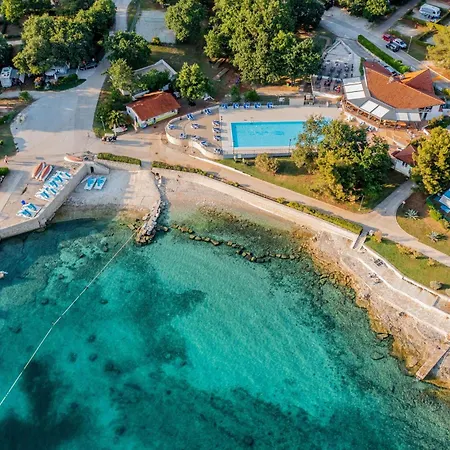Kemp Bauer Caravan In Fkk Solaris Poreč