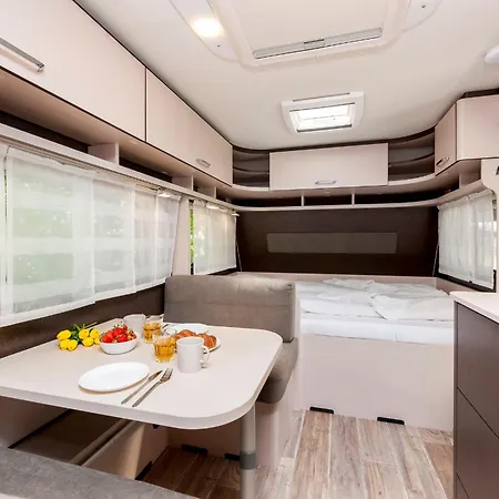 Bauer Caravan In Fkk Solaris مكان تخييم بوريتش