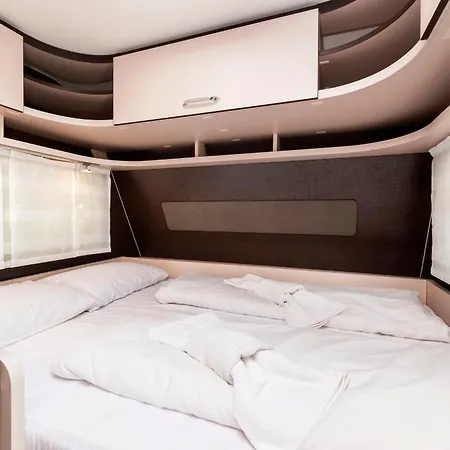 Bauer Caravan In Fkk Solaris مكان تخييم بوريتش