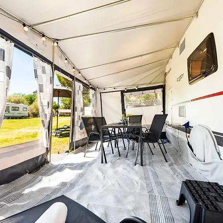 Kemping Bauer Caravan In Fkk Solaris *