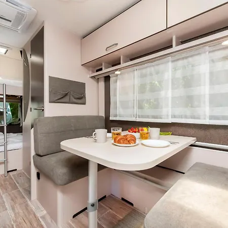 营地 Bauer Caravan In Fkk Solaris 波雷奇